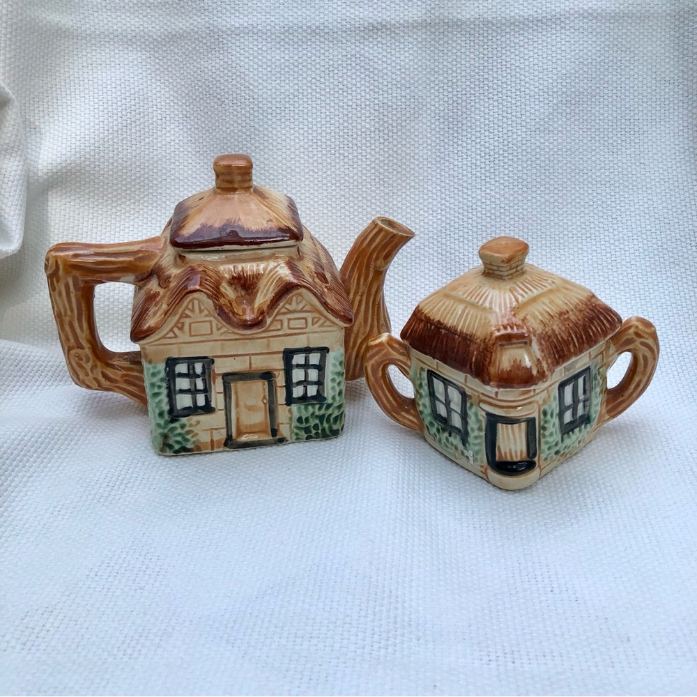 Vintage Cottageware Tea Set - Teapot and Lidded Sugar Bowl
